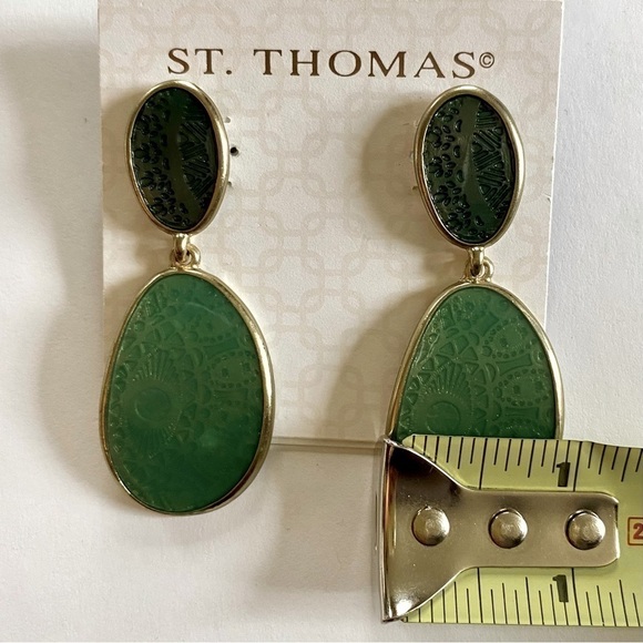 ST THOMAS Drop Earrings w/Post Back Green Glass Gold-Tone NWOT - Picture 4 of 4